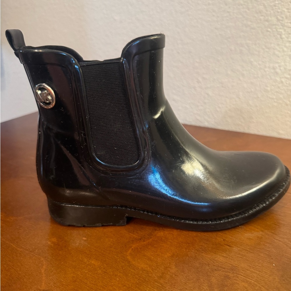 Michael Kors Black Glossy Ankle Rain Boots/Snow Boots Women’s Size 6